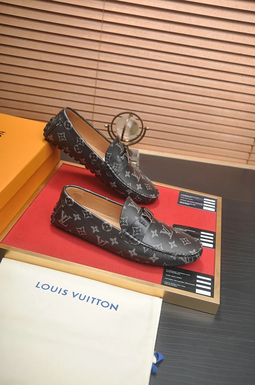 Men's men's shoes 💰420💶 [LV Doudou shoes] (water-dyed cowhide lining) new model is on the market, available on the official website. The new Doudou shoes are processed into single-color materials, and the uppers are made of imported horsehide leather. The body of the shoe is fully hemmed with mark thread, and is lined with imported original cowhide leather. The elegant shoe shape is super suitable for all-matching, and the size is 38-44.